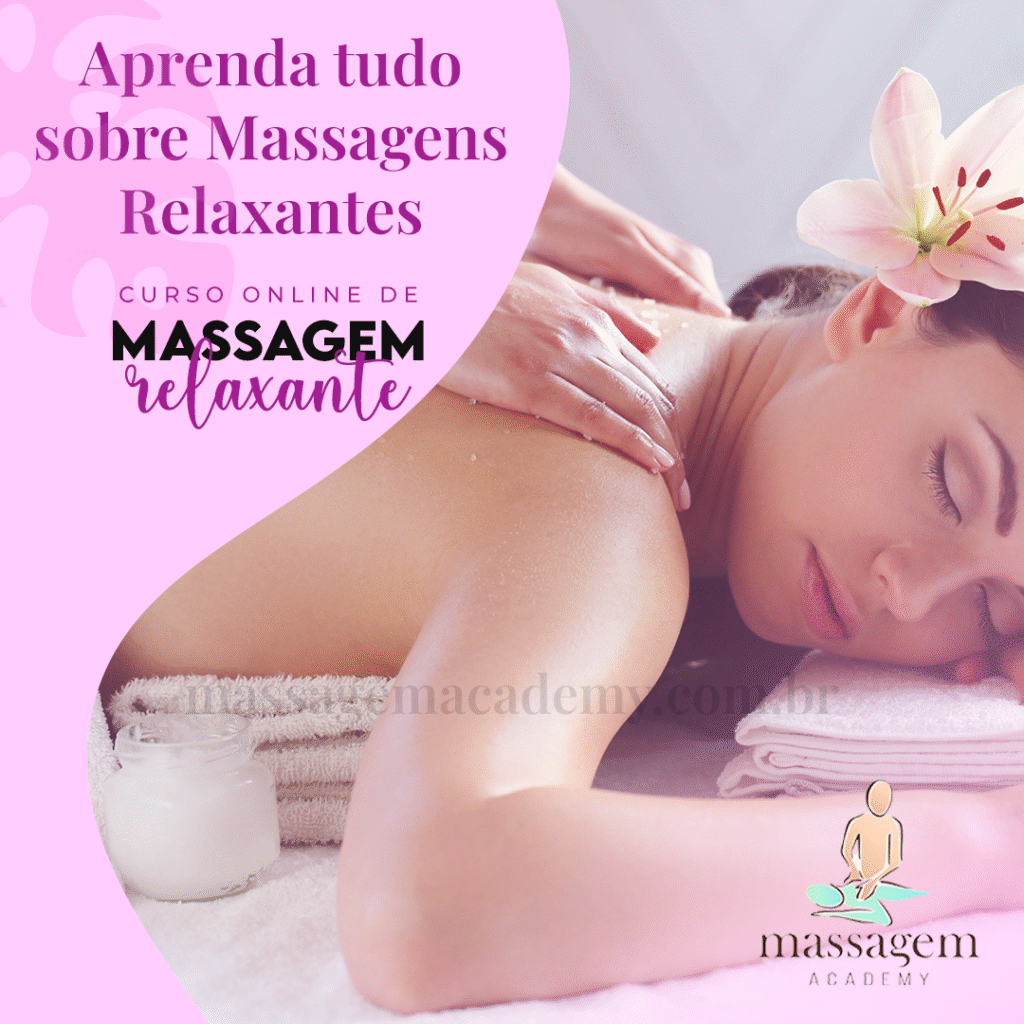 Mulher sem blusa relaxando de bruços, com olhos fechados. Duas mãos em suas costas e uma vela ao seu lado direito.